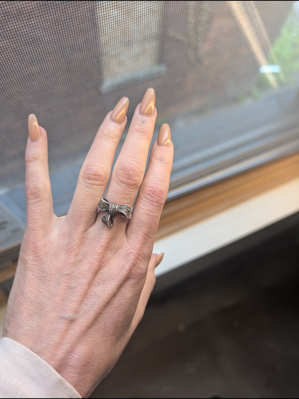 Vintage Bow Accent Silver Ring with Marcasite Detail Size 7/7.5